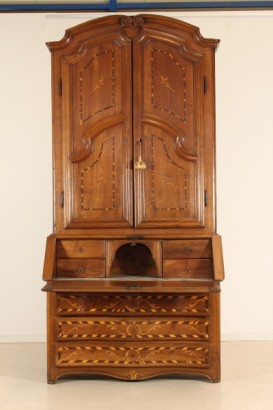 lift drawer with antique lift, Piedmontese Baroque style spotlight of 1750, Italian solid walnut prominence with carob wood, stylized and Cyma carved inlays