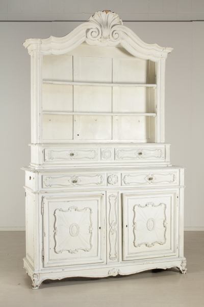 Credenza con piattaia Credenza con piattaia
