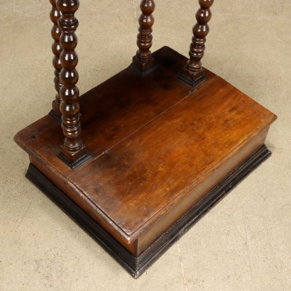 Ancient Kneeler Walnut Italy \'700 Walnut Briar Veneered