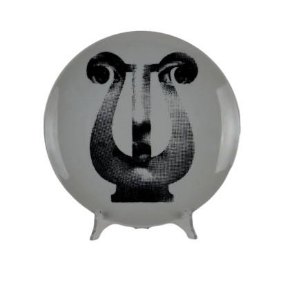 Piatto Piero Fornasetti Serie Tema e V,Piero Fornasetti,Piero Fornasetti,Piero Fornasetti,Piero Fornasetti,Piero Fornasetti,Piero Fornasetti,Piero Fornasetti,Piero Fornasetti,Piero Fornasetti