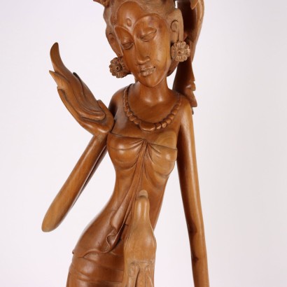 Weibliche Skulptur aus Teakholz