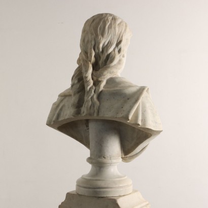 Busto femenino y columna Liberty en M
