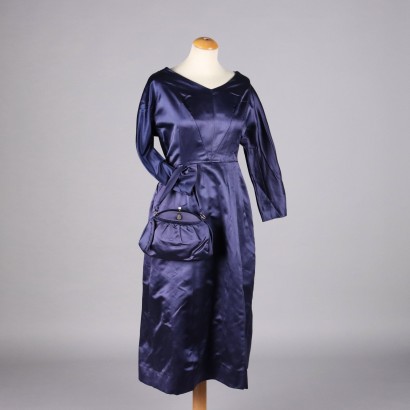 Vintage-Kleid aus blauem Satin mit Handtasche