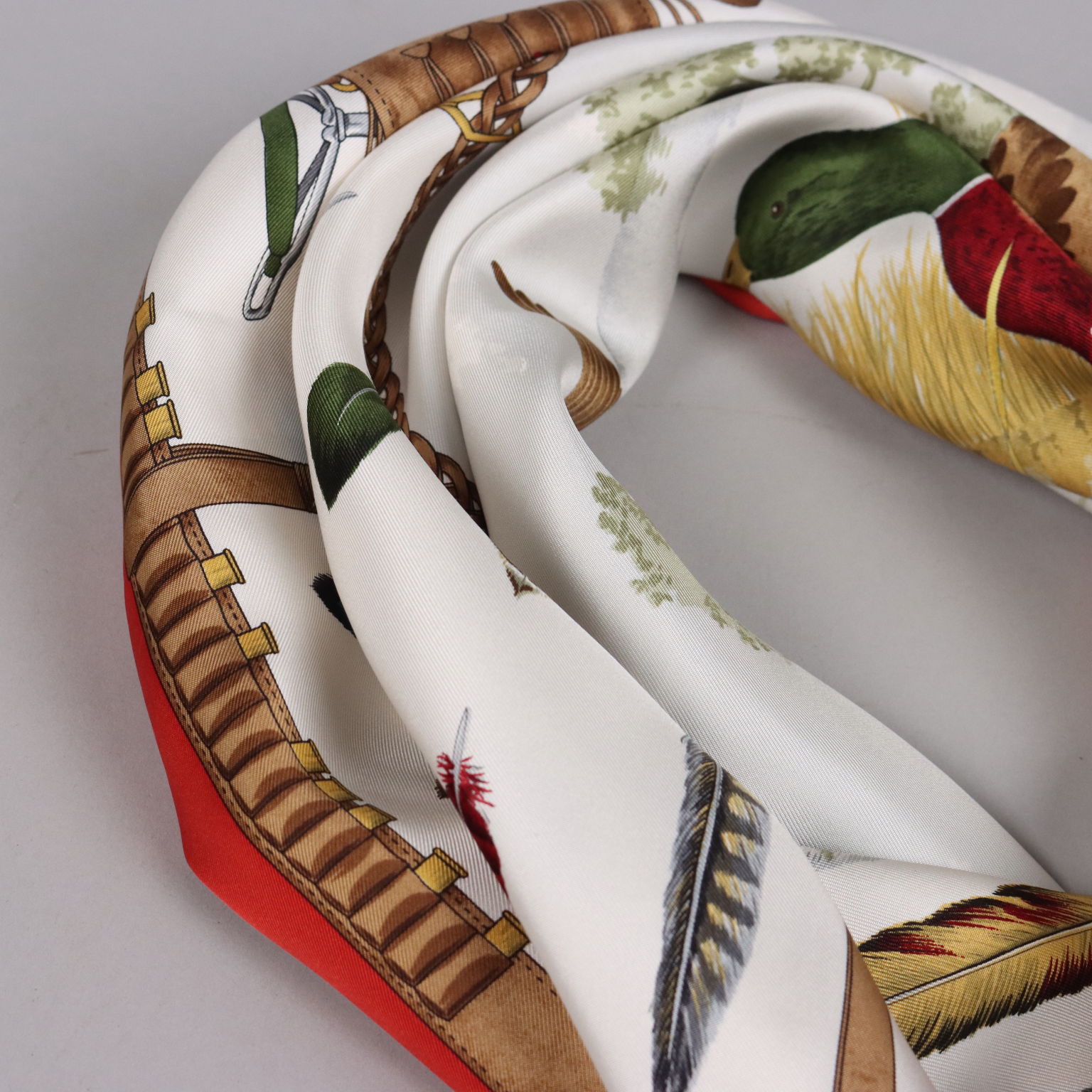 Gucci Foulard Vintage Anatre e Piume Abbigliamento e Corredi Vintage