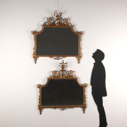 Paire de miroirs de style néoclassique