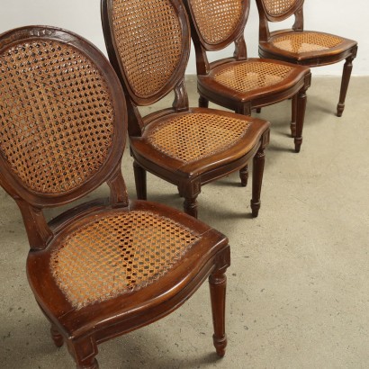 Grupo de sillas de estilo neoclásico c