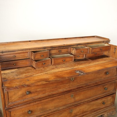 Chest of drawers