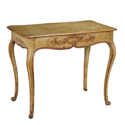 Mesa de centro lacada de estilo barroco
