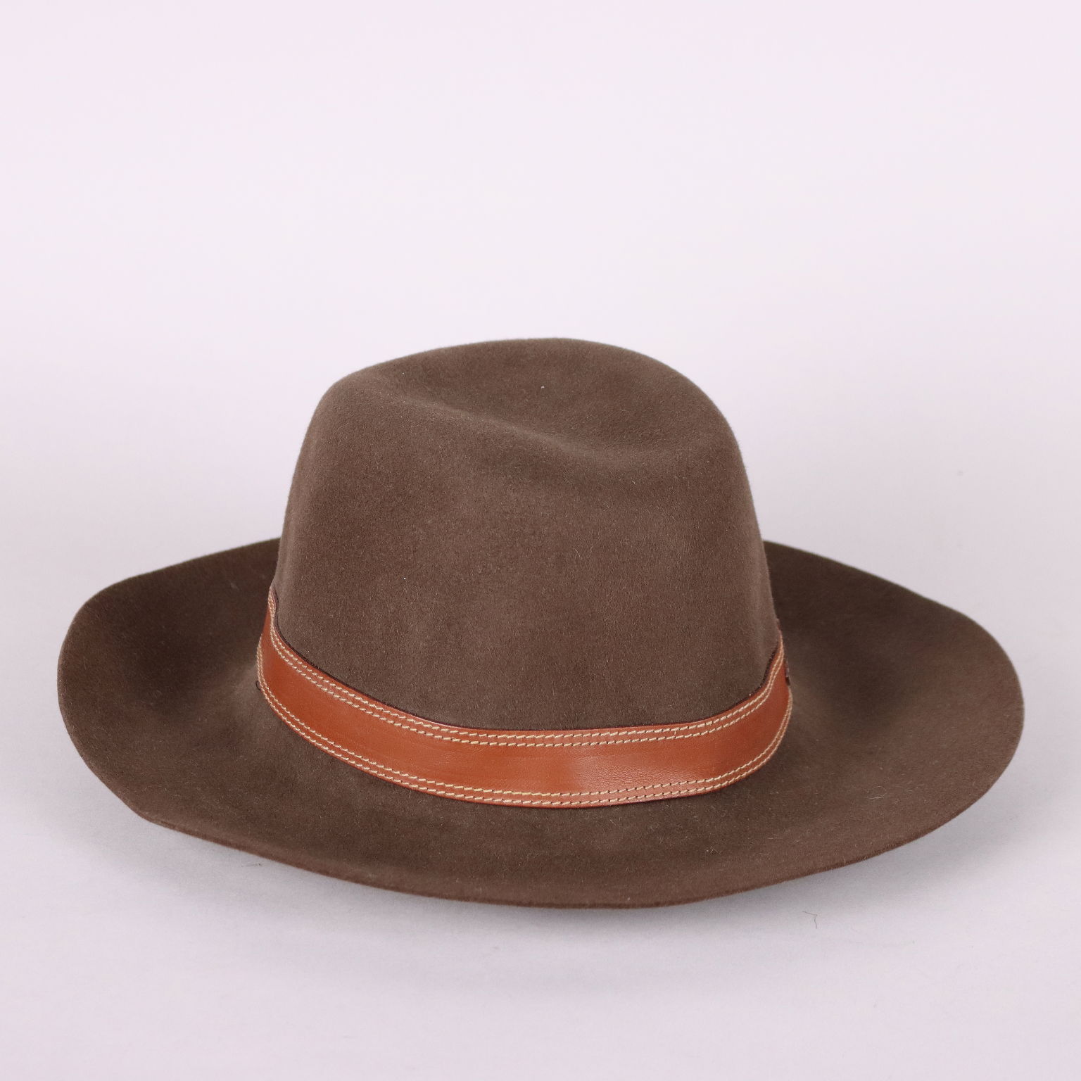Gucci hat shop second hand