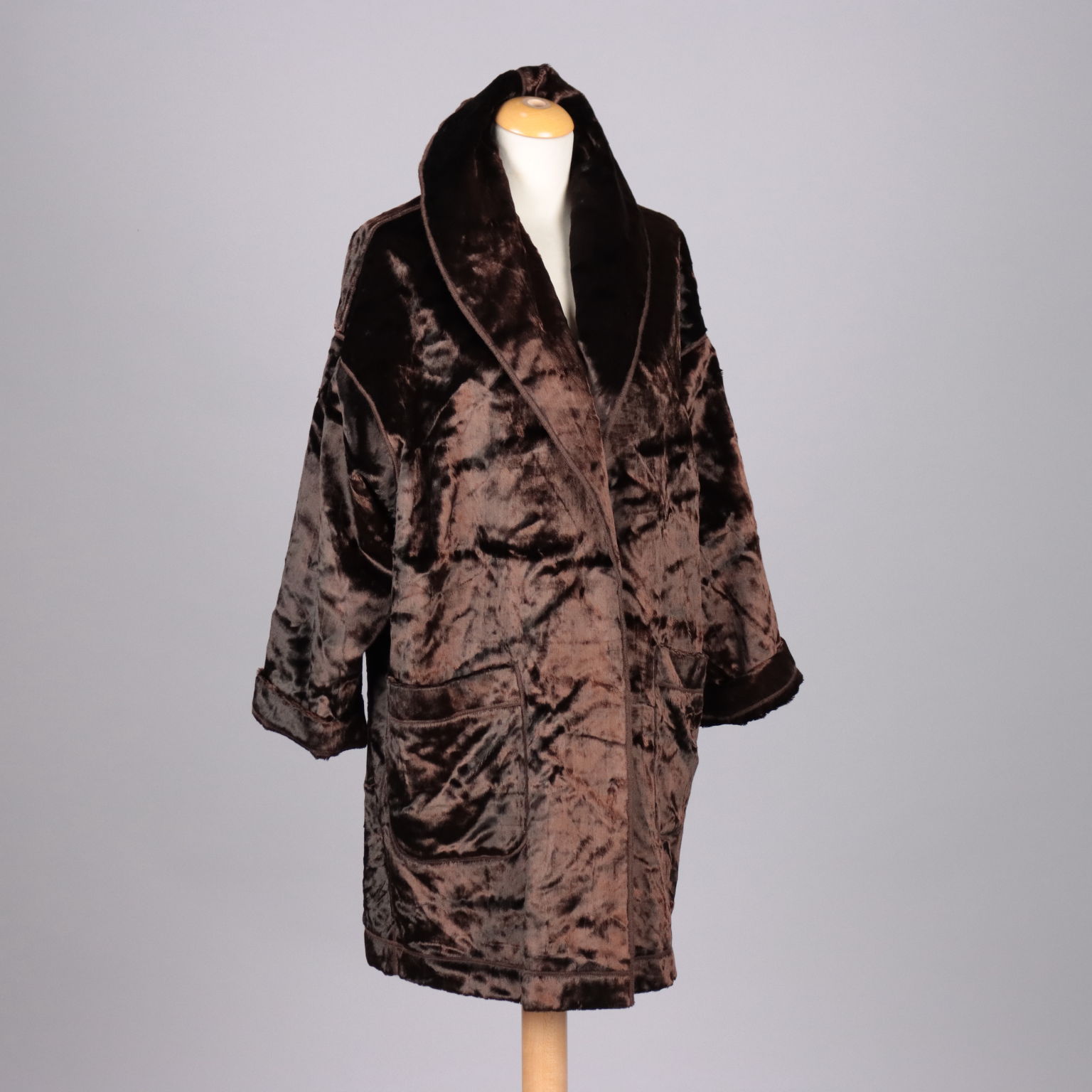 Fendi coat with fur pockets on sale
