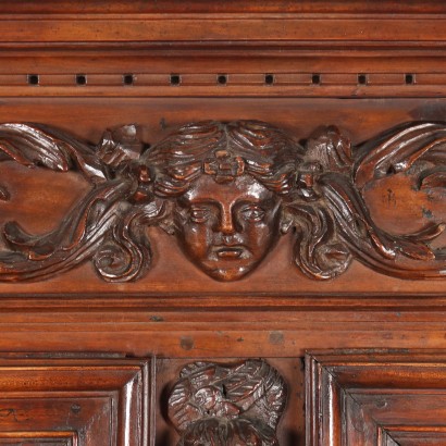 Doppelkorpus-Sideboard im Neorenaissance-Stil