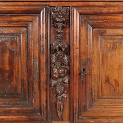 Doppelkorpus-Sideboard im Neorenaissance-Stil