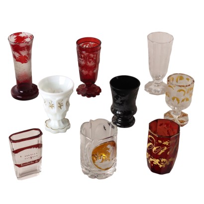 Groupe de 7 Verres Anciens en Verre Coloré Producteurs Differents