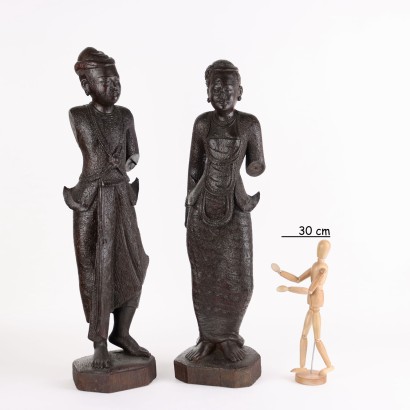 Coppia di Figure Birmane in Legno