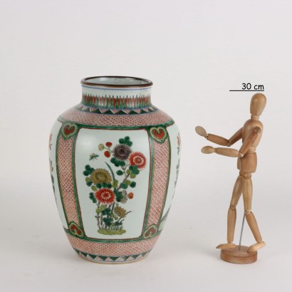 Porcelain vase painted with Wu enamels