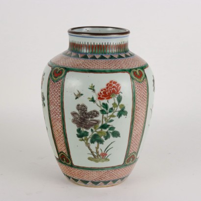 Porcelain vase painted with Wu enamels