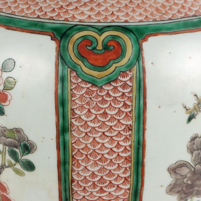 Jarrón de porcelana pintado con esmaltes Wu