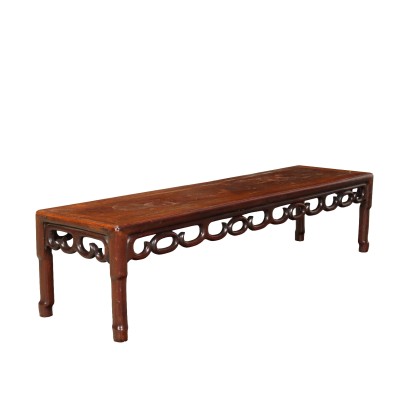 Table Basse Orientale en Bois Sculpté du XXe Siècle