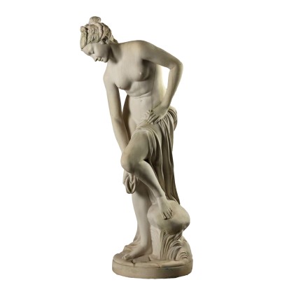 Gartenstatue mit Darstellung der „Badenden Venus“ vom Lorenzo-Turm
