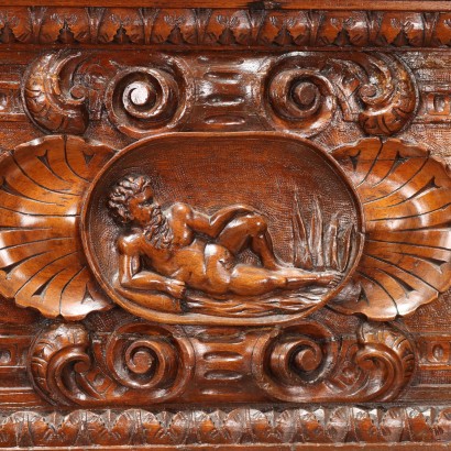 Neo-Renaissance bench in walnut