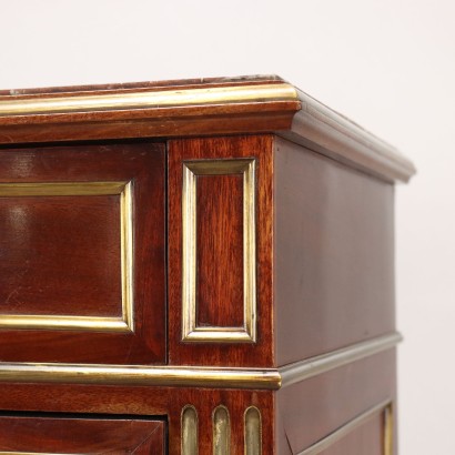 Mahogany chest of drawers