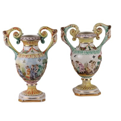 Coppia di Vasi in Ceramica di Capodimonte