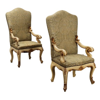 Paire de Fauteuils Eclectiques Laqués