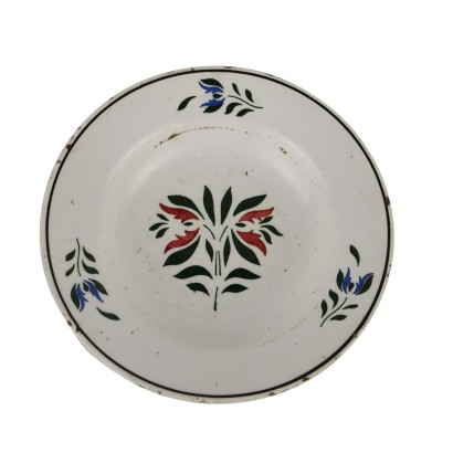 Plato de cerámica de fabricación francesa.