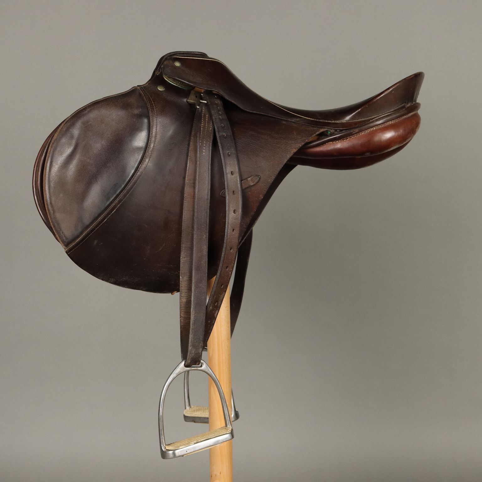 Antique Riding Saddle G. Passier & Sohn Hannover Germany '900 Antique Riding Saddle G. Passier & Sohn Hannover Germany '900