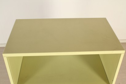 par de muebles, cajones, barnizado en metal, buen estado, señales de desgaste