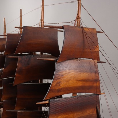 Großes Segelschiff aus Holz