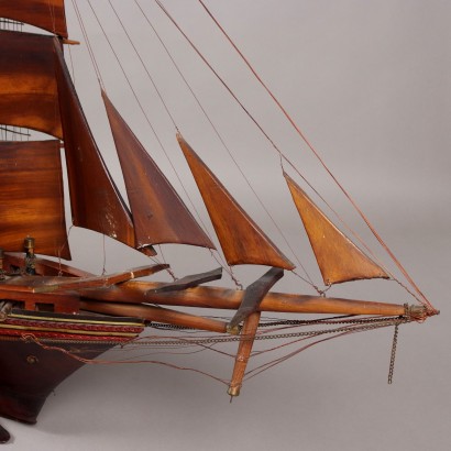Großes Segelschiff aus Holz
