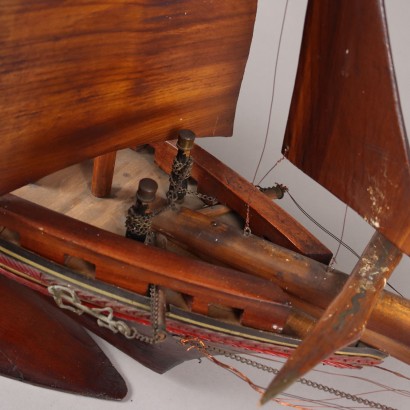 Großes Segelschiff aus Holz