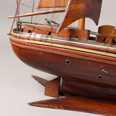 Großes Segelschiff aus Holz