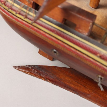 Großes Segelschiff aus Holz