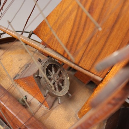 Großes Segelschiff aus Holz