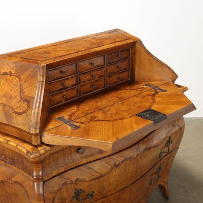 STYLE FLOOR TABLE,Urn Floor Table