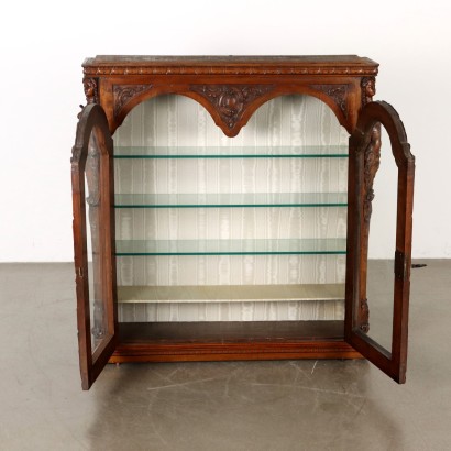 Vitrina independiente, vitrina de estilo neobarroco