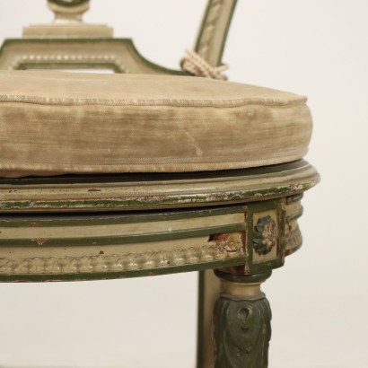 Coppia di sedie in stile neoclassico