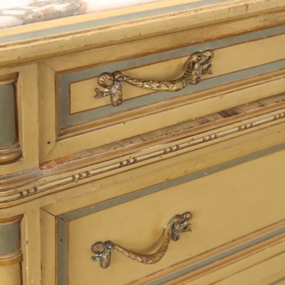 Dresser with mirror in style