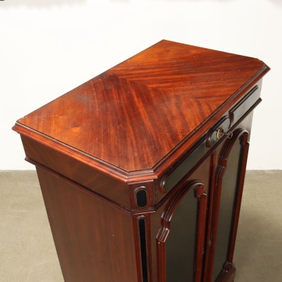 Weekly, Weekly Umbertino in Mahogany