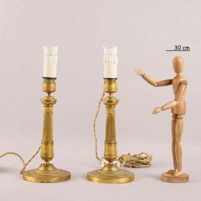 Par de candelabros de bronce dorado