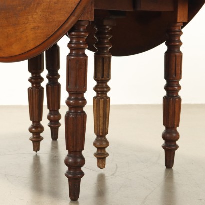 Extendable walnut table with hinges