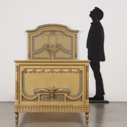 Neoclassical style bed