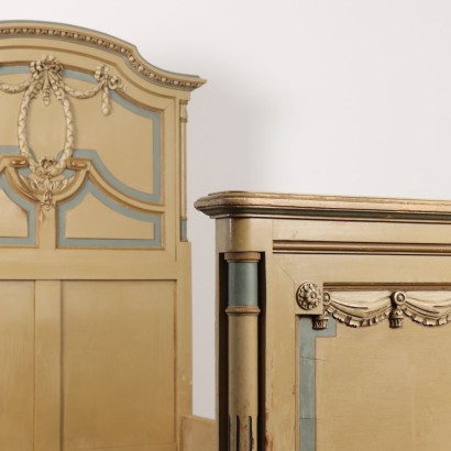 Neoclassical style bed