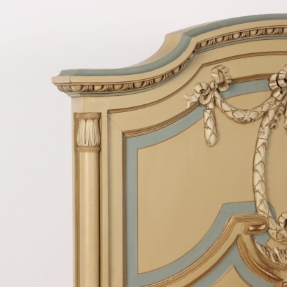 Neoclassical style bed