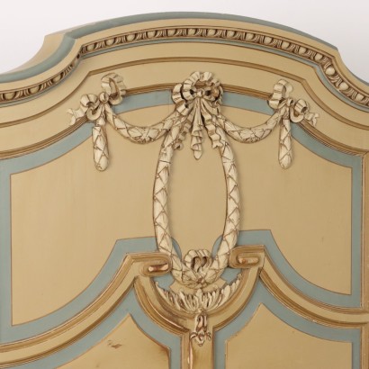 Neoclassical style bed
