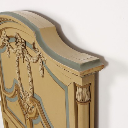 Neoclassical style bed
