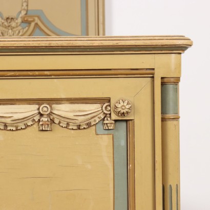 Neoclassical style bed
