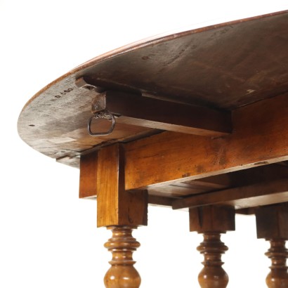 MESA CON CORREDERAS, Mesa con Laterales en Nogal